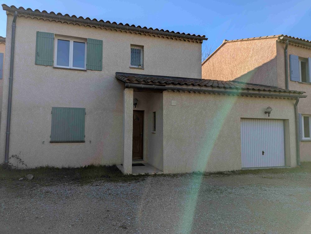 L'isle sur Sorgue, villa récente F4 avec parking, jardin
