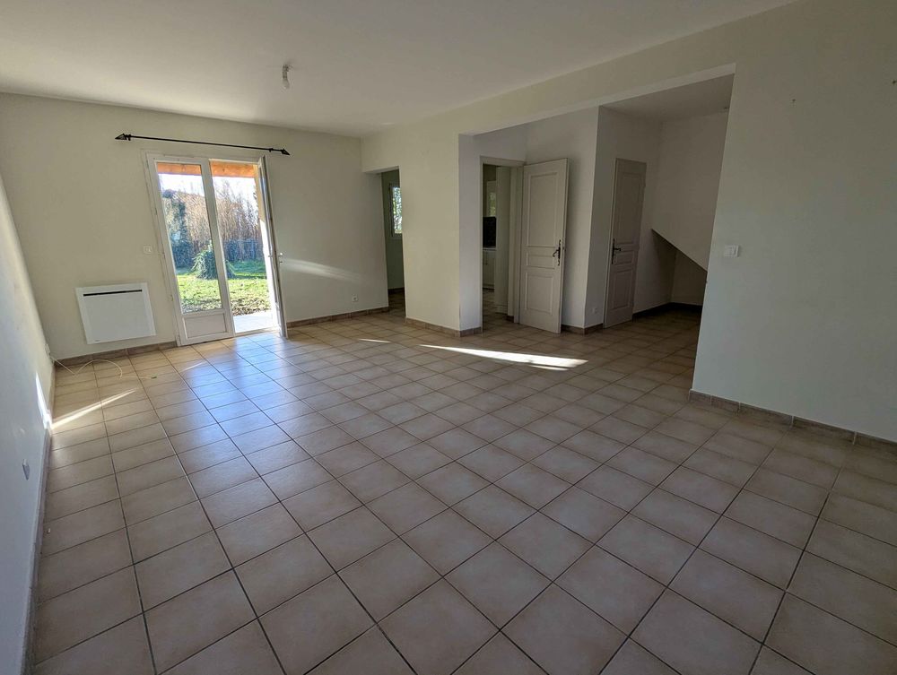 L'isle sur Sorgue, villa récente F4 avec parking, jardin