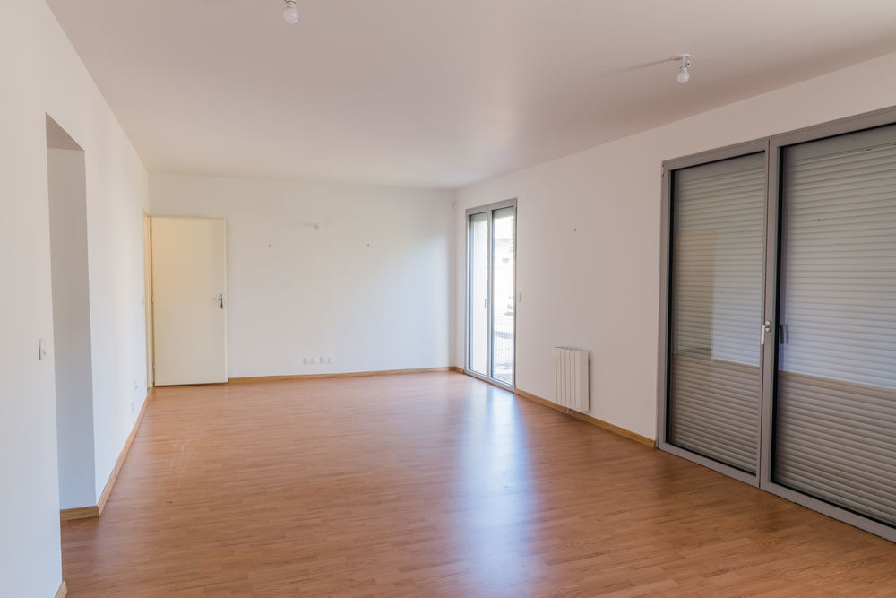 APPARTEMENT RC 3 pieces voir 4 +terrain jouissance privative