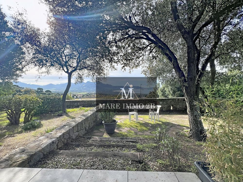 Villa avec piscine et vue mer