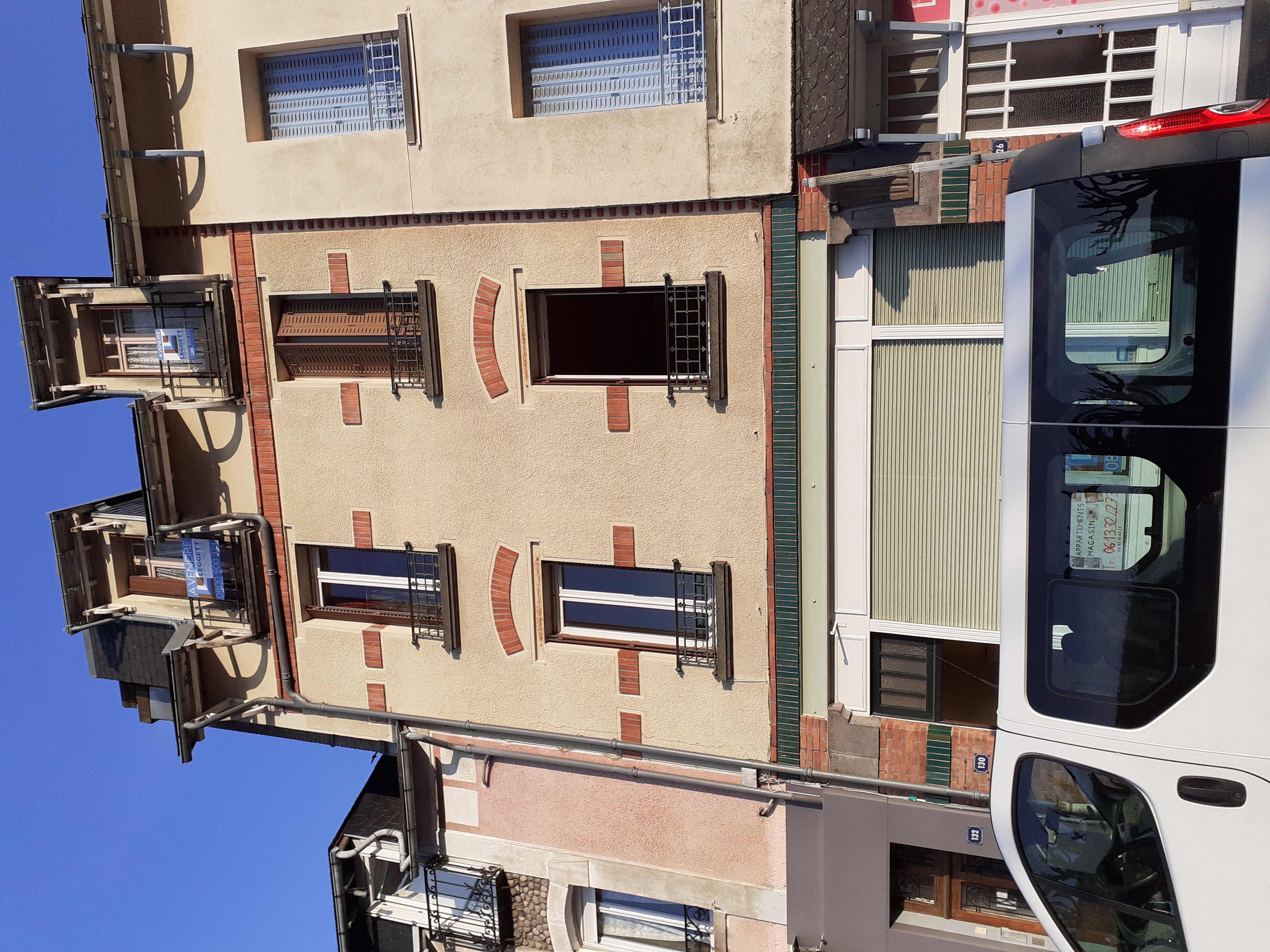 Maison 3 appartements T3 + local commercial