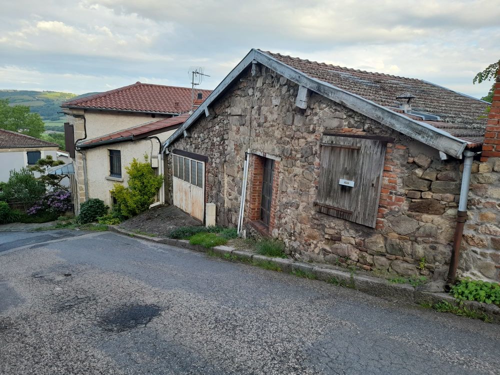 Maison de village à rénover, jardin attenant.