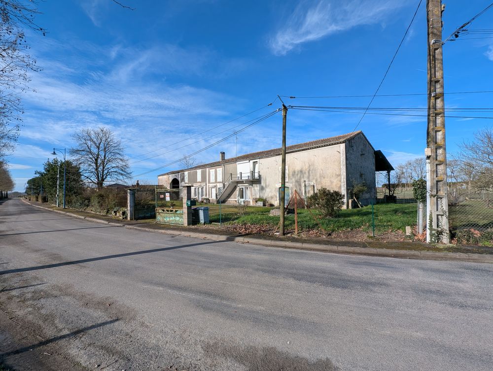 Charente ? Authentique longère en pierres à rénover