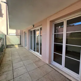 Tres bel appartement rez--de-jardin, terrasse orienté Ouest