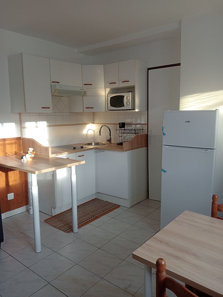 T2 meublé en maison -terrasse 21m2 Parking privé -tram 50m