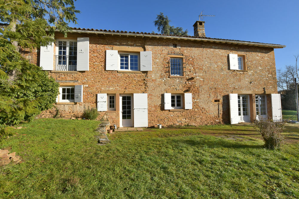 Maison en pierres dorées