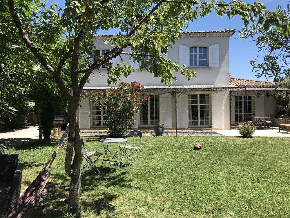 Maison Bastide avec jardin arboré 600 m² piscinable - Lirac