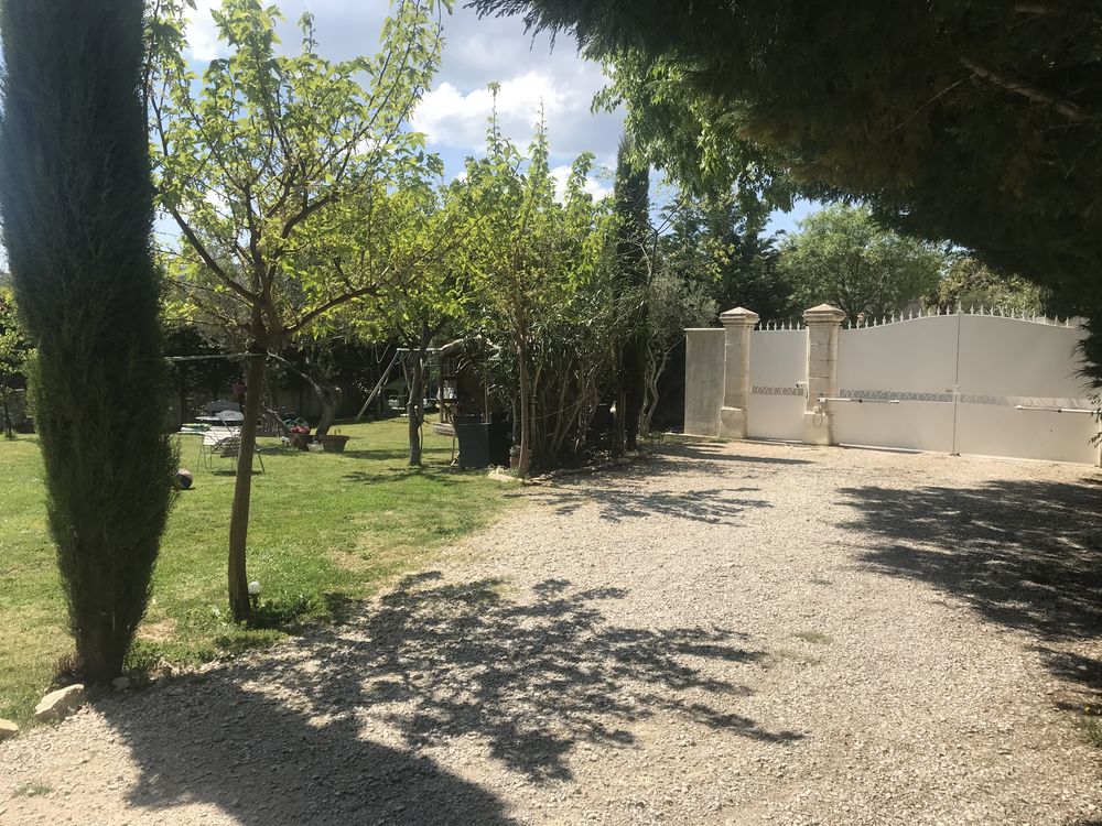 Maison Bastide avec jardin arboré 600 m² piscinable - Lirac