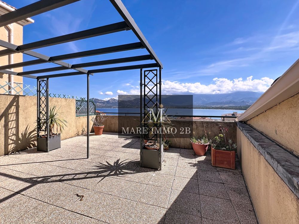 Duplex avec terrasse, solarium et Garages