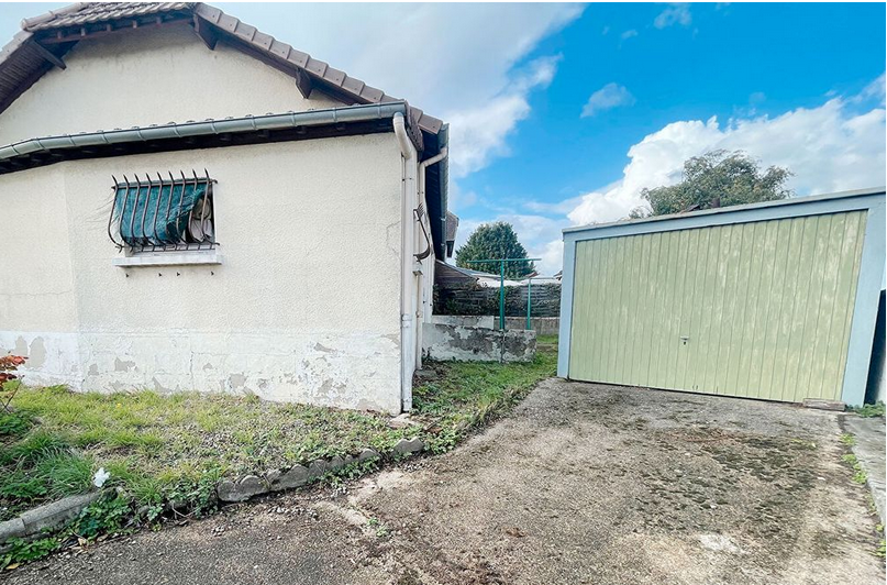 Maison de ville 70 m² + combles ? Tout à pied ? A13 & SNCF à