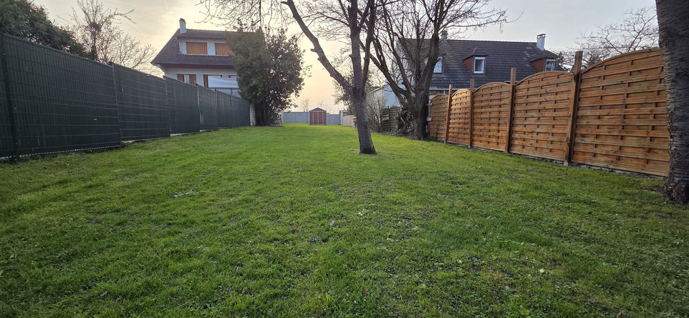 Maison lumineuse de 122 m² avec grand jardin et panneaux sol