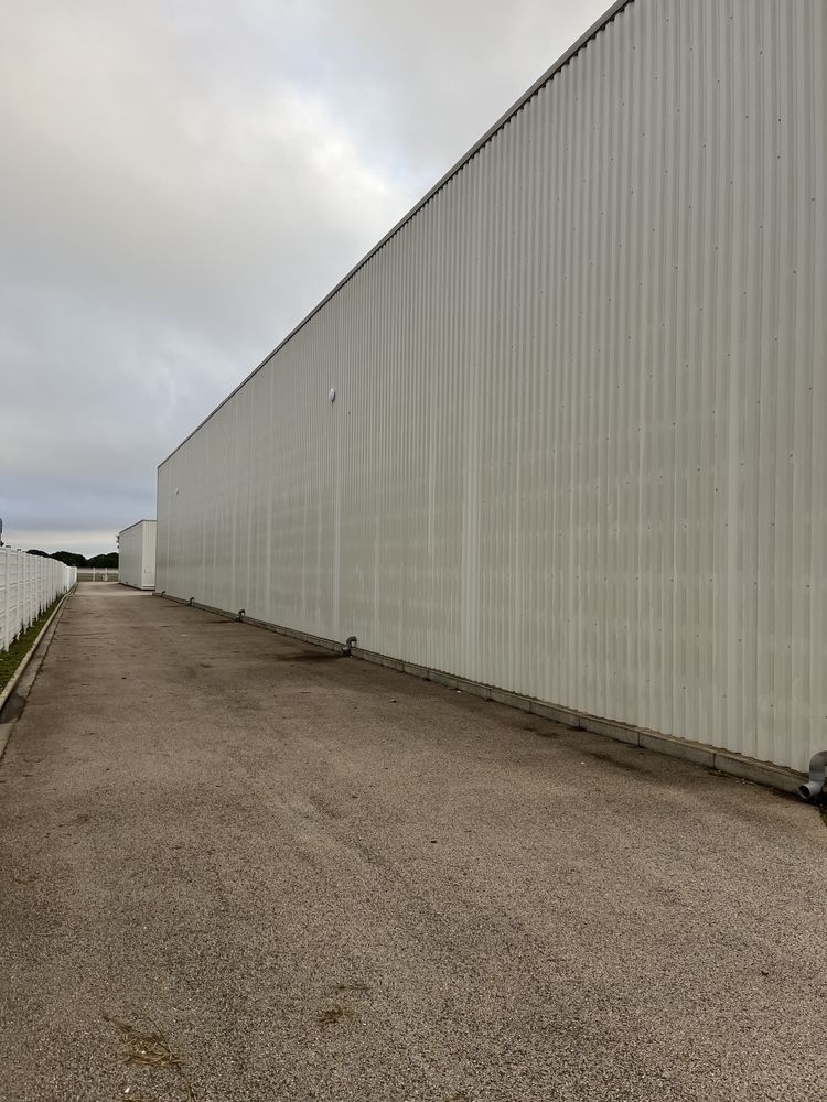 Local professionnel compos&eacute; &agrave; fort potentiel locatif 49000000 66530 Claira