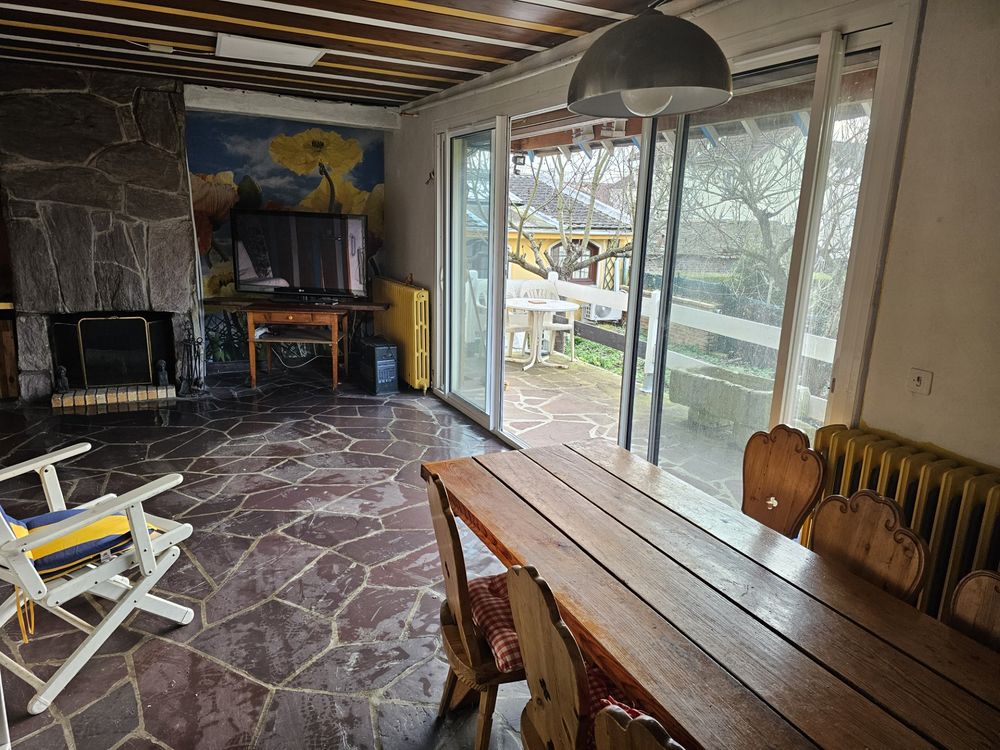 Maison avec annexe, possibilité 3 logements, travaux a prvoi