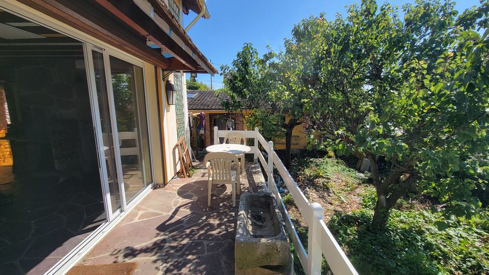 Maison avec annexe, possibilité 3 logements, travaux a prvoi