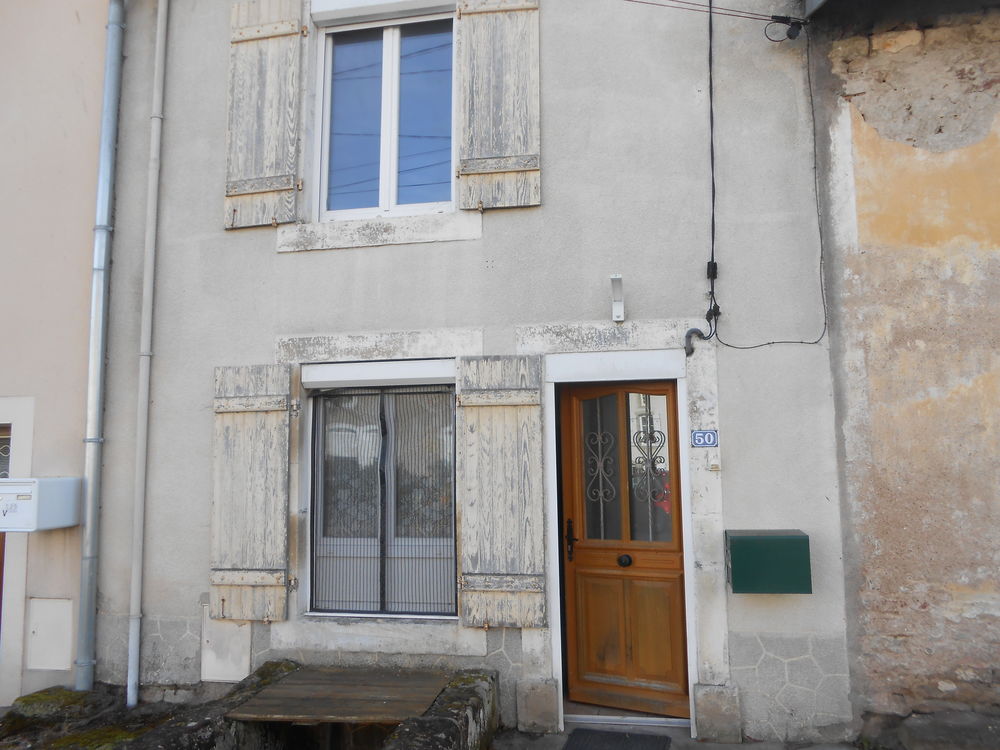 petite maison bien situé .chauffage électrique .dépendance.