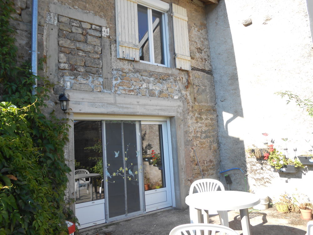 petite maison bien situé .chauffage électrique .dépendance.
