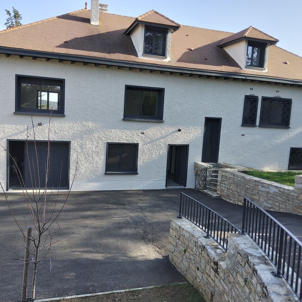 SUPERBE MAISON AVEC PISCINE SUR 3000 M²