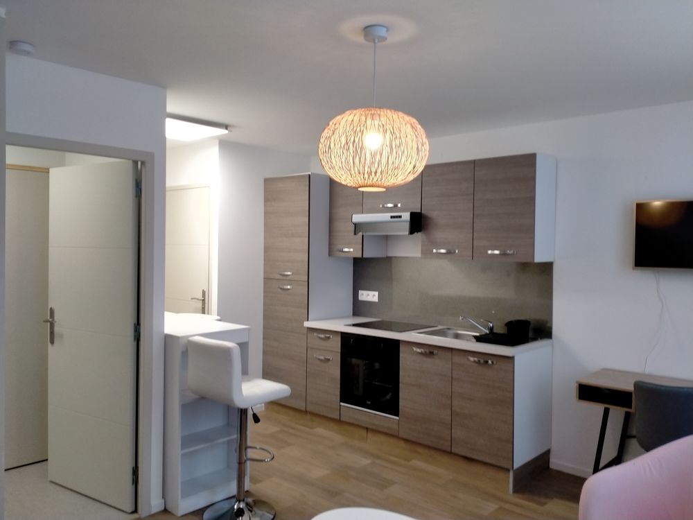 Très confortable et vaste studio meublé, en parfait état,