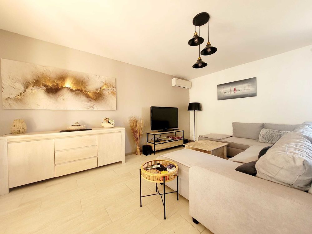 Villa de plain-pied & 3 studios indépendants €" Un domaine qui s'autofinance