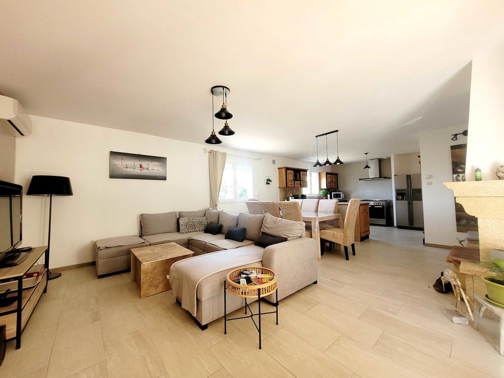 Villa de plain-pied & 3 studios indépendants €" Un domaine qui s'autofinance