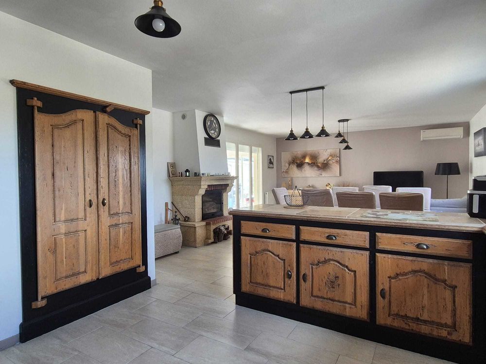 Villa de plain-pied & 3 studios indépendants €" Un domaine qui s'autofinance