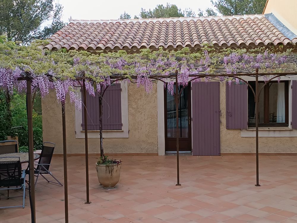 VILLA SUR LA COMUNE DE CADOLIVE