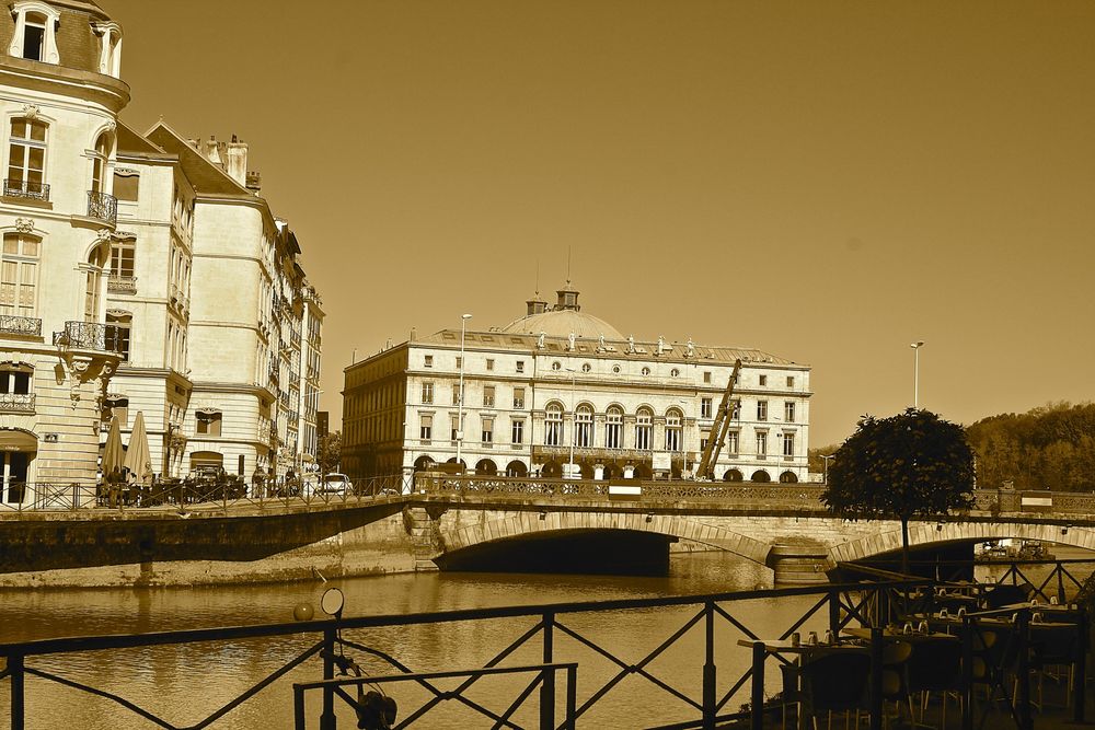 BAYONNE-MAIRIE MURS LIBRES 90000 64100 Bayonne