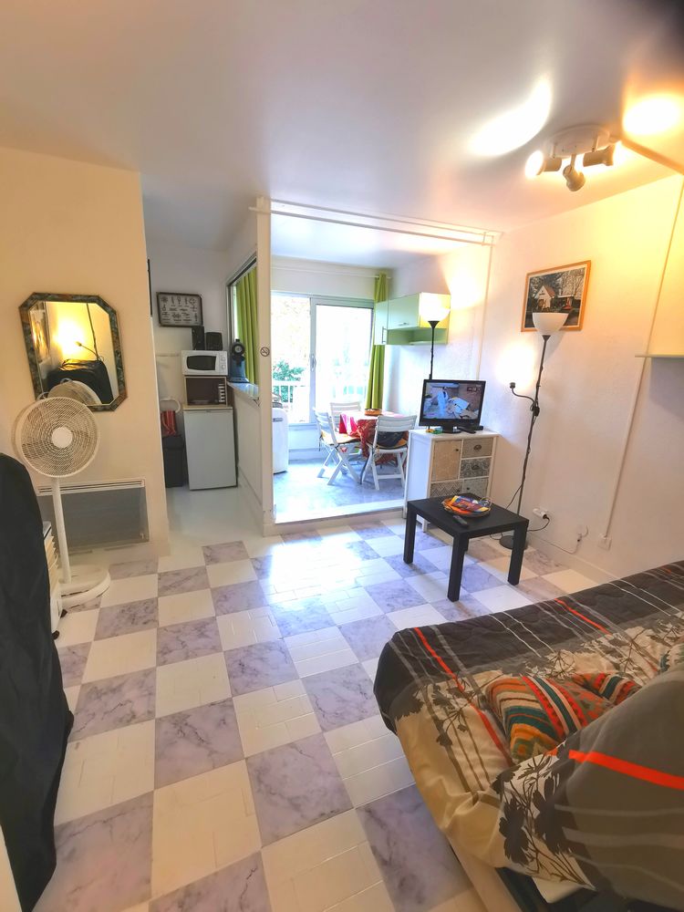 Beau studio refait à neuf. Cap d'Agde. A 20m de la marina.