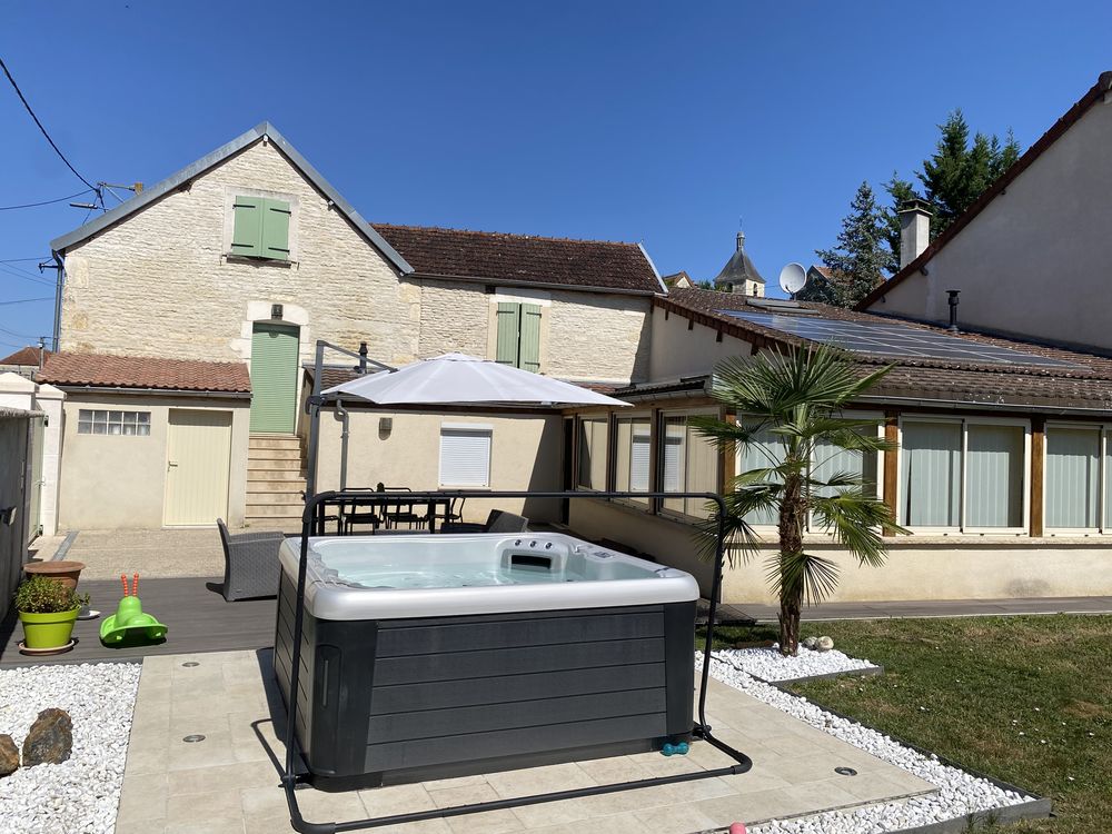 Maison à la campagne bourguignonne