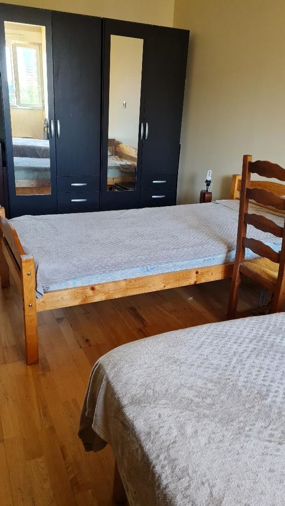 chambre meublée dans une maison