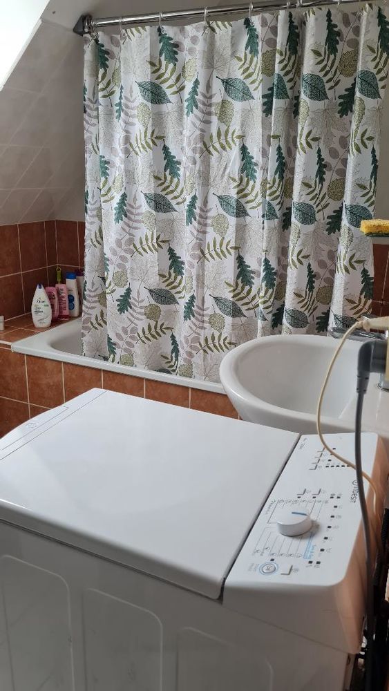 chambre meublée dans une maison