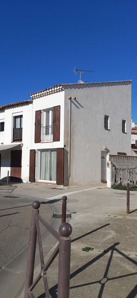 MAISON DE VILLAGE ENSOLEILLEE AVEC TOIT TERRASSE
