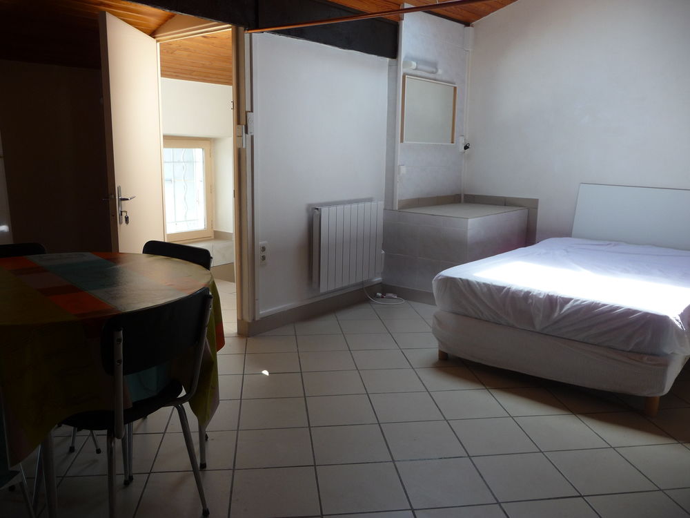 grand studio meublé de 32m privas