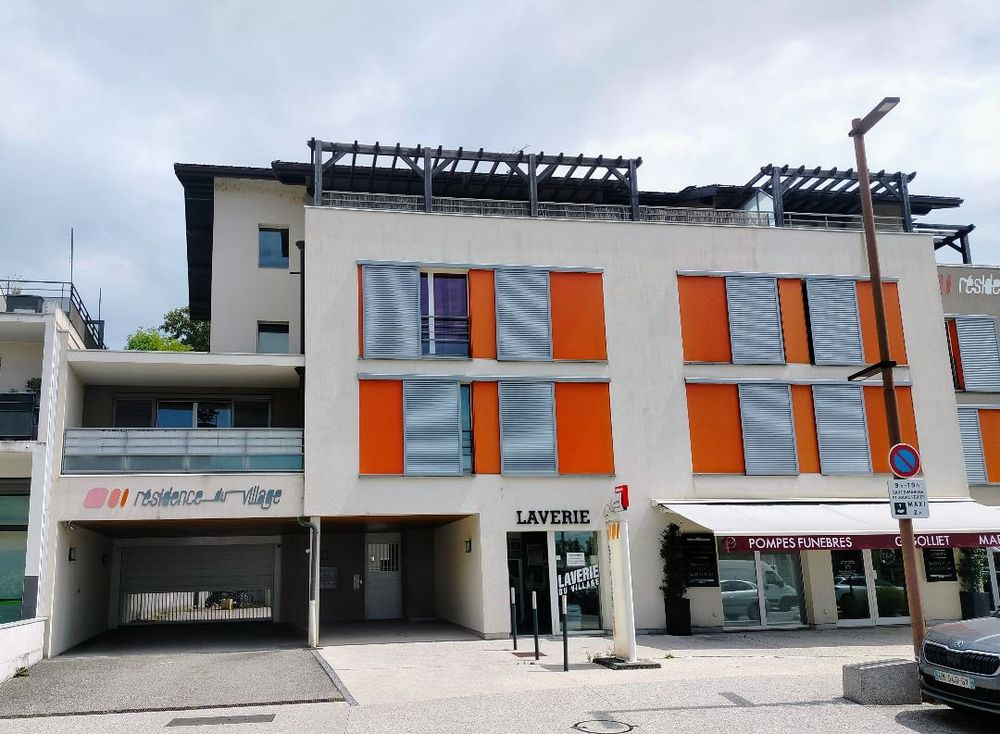 mon grand studio meublé Annecy...