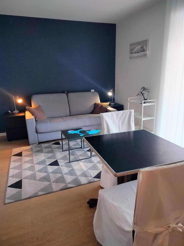 mon grand studio meublé Annecy...