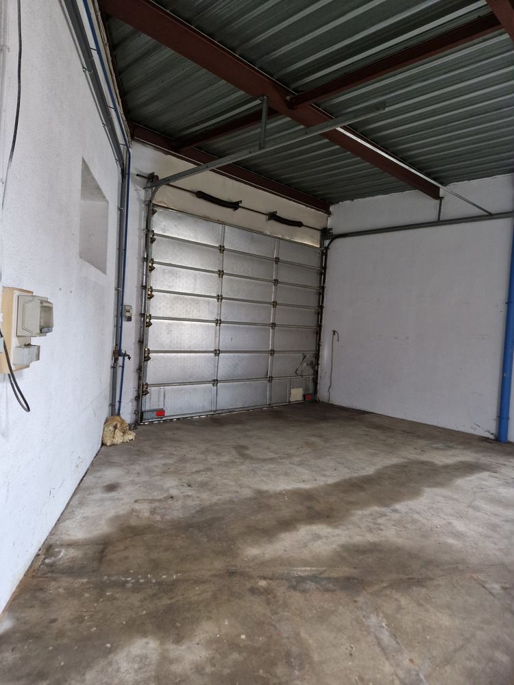 Box ,local artisan ,atelier ,garage