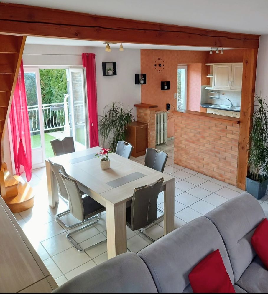 Maison centre de Pontaumur avec jardin