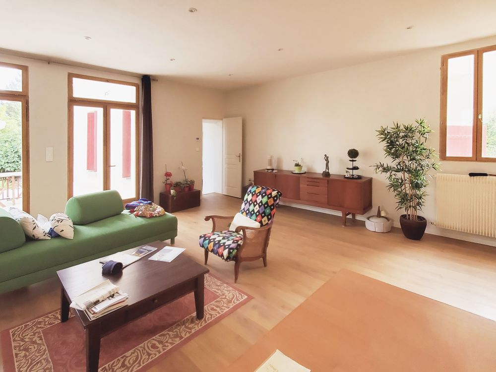 Maison de caractère face à un château 175m2 à Pineuilh