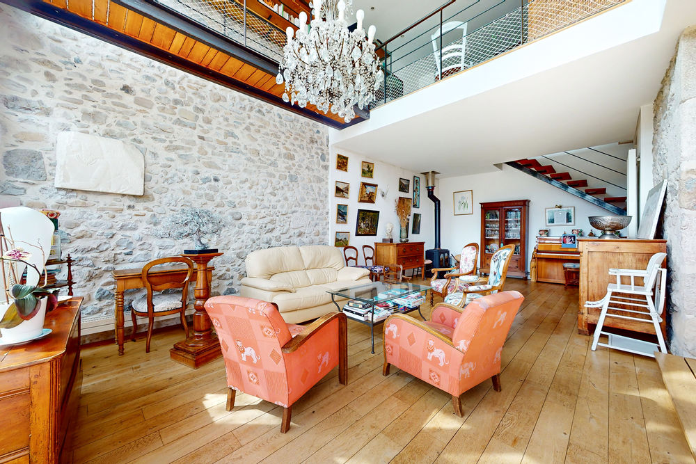 ** jolie maison de 210 m² ? Lumineuse ? Bcp de charme**