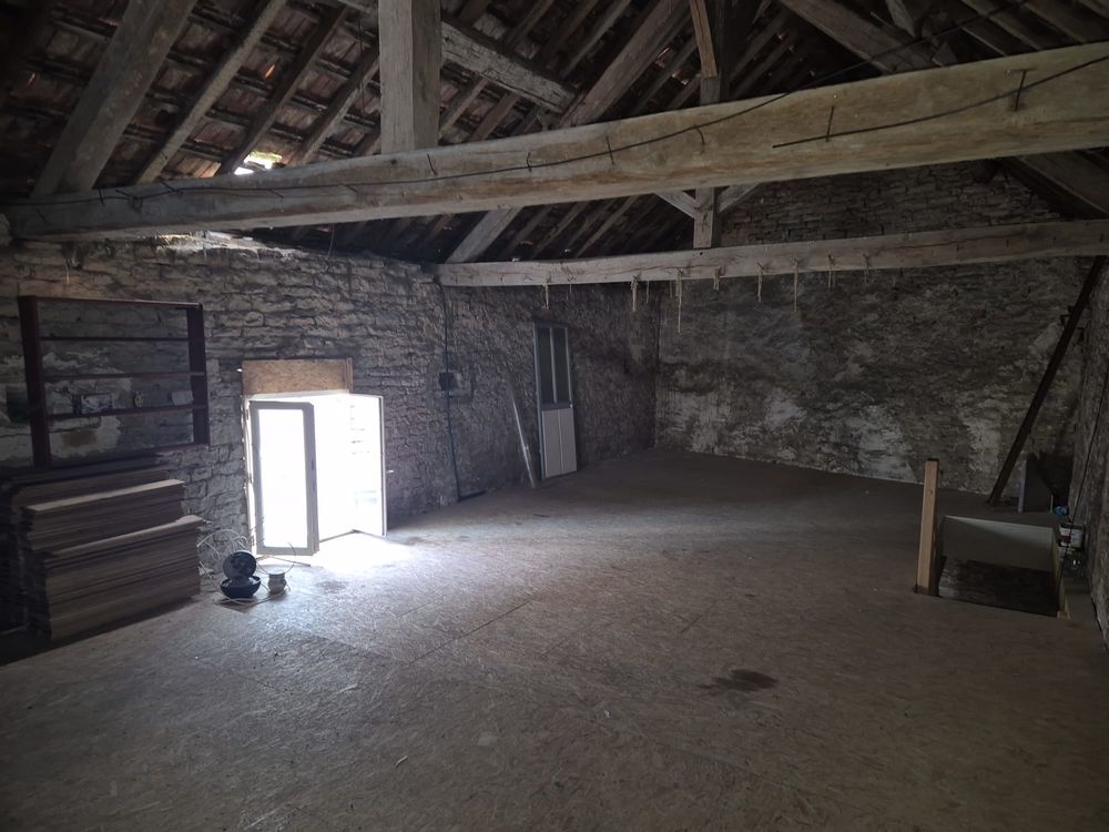 Maison de village avec cour