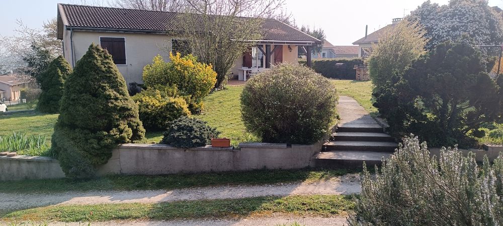 Villa100m2 + sous-sol 100m2 sur un terrain de 1750m2.