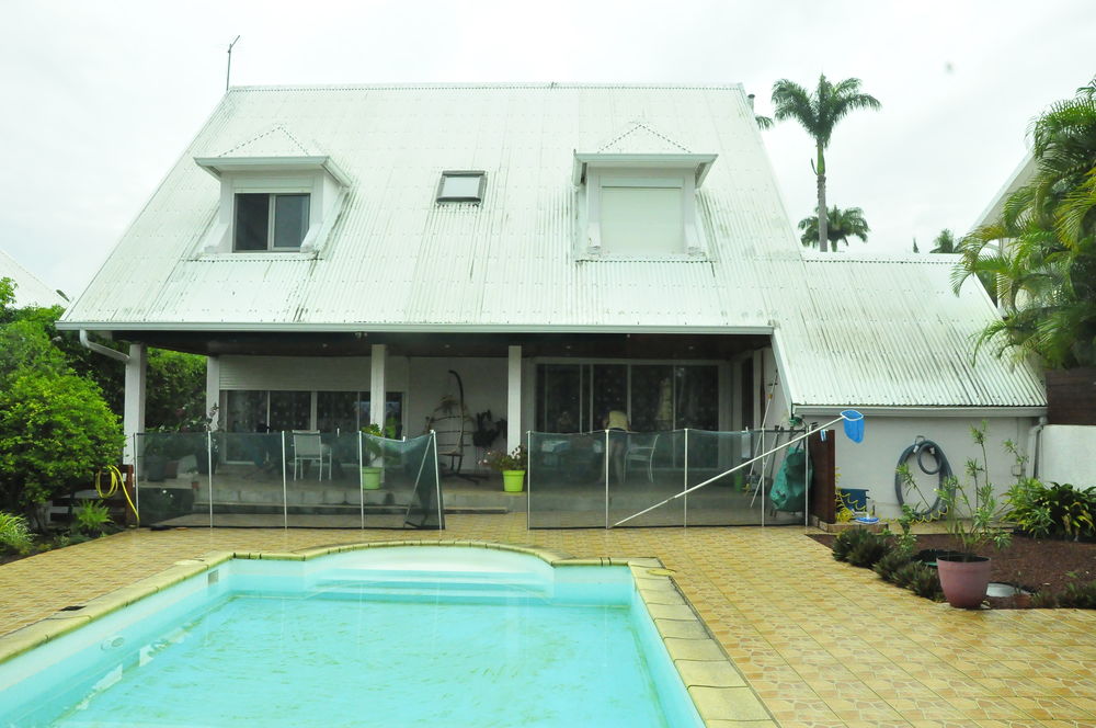maison de 190 m2 sur 715 m2 de terrain avec PISCINE