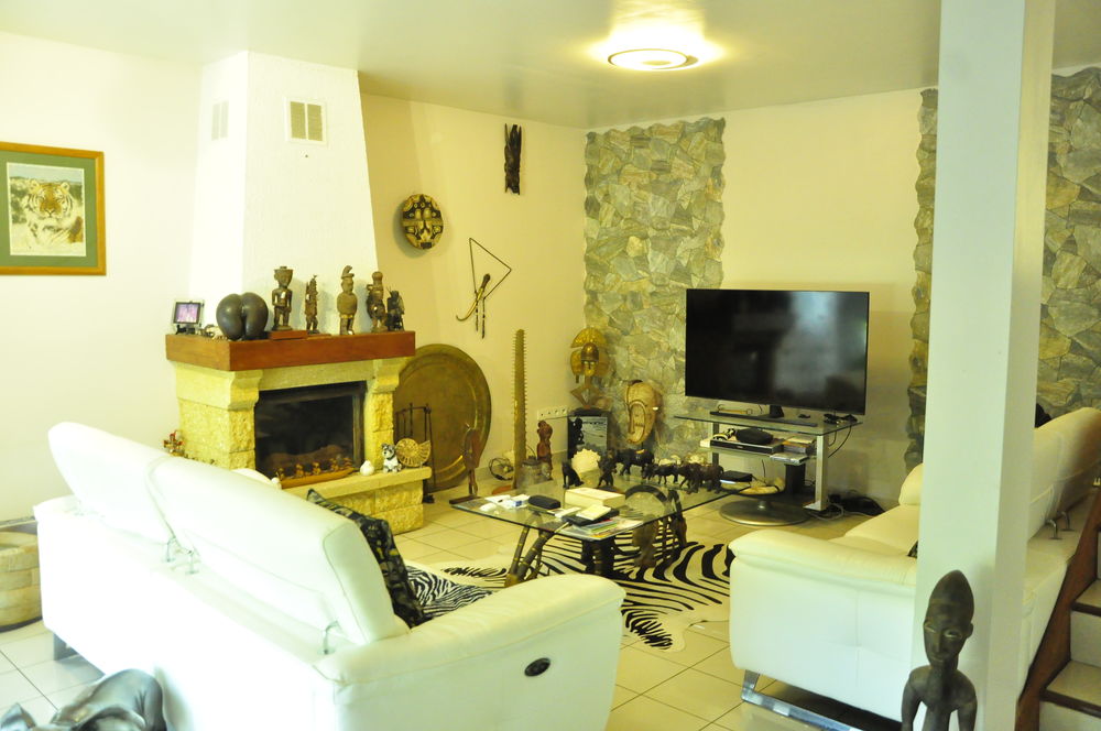 maison de 190 m2 sur 715 m2 de terrain avec PISCINE
