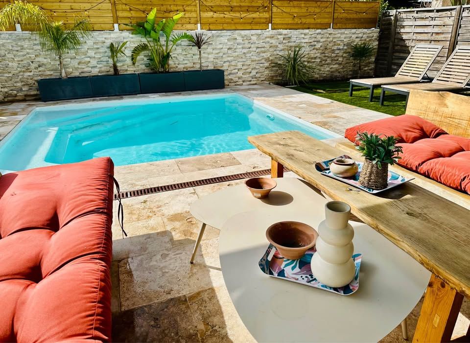 Villa récente 4 ch, piscine, clé en main, centre ville