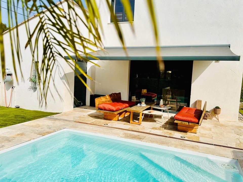 Villa récente 4 ch, piscine, clé en main, centre ville