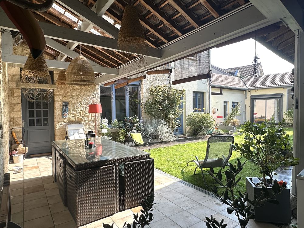 Maison de caractère avec Piscine couverte et T2 indépendant