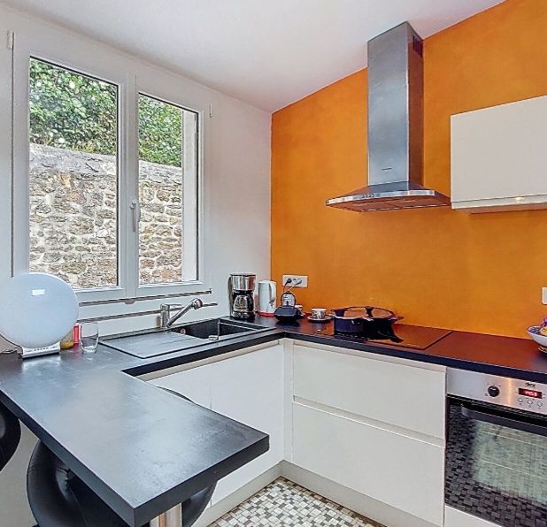 belle maison en pierre entièrement rénovée.