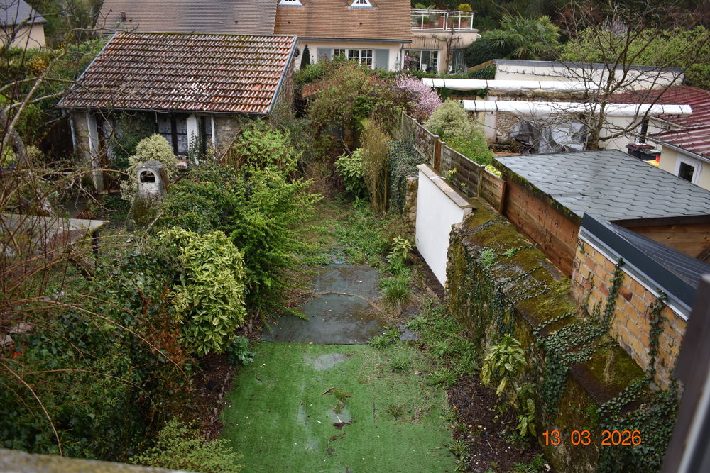 CHEVREUSE F4 AVEC JARDIN PARFAIT ETAT CENTRE VILLE