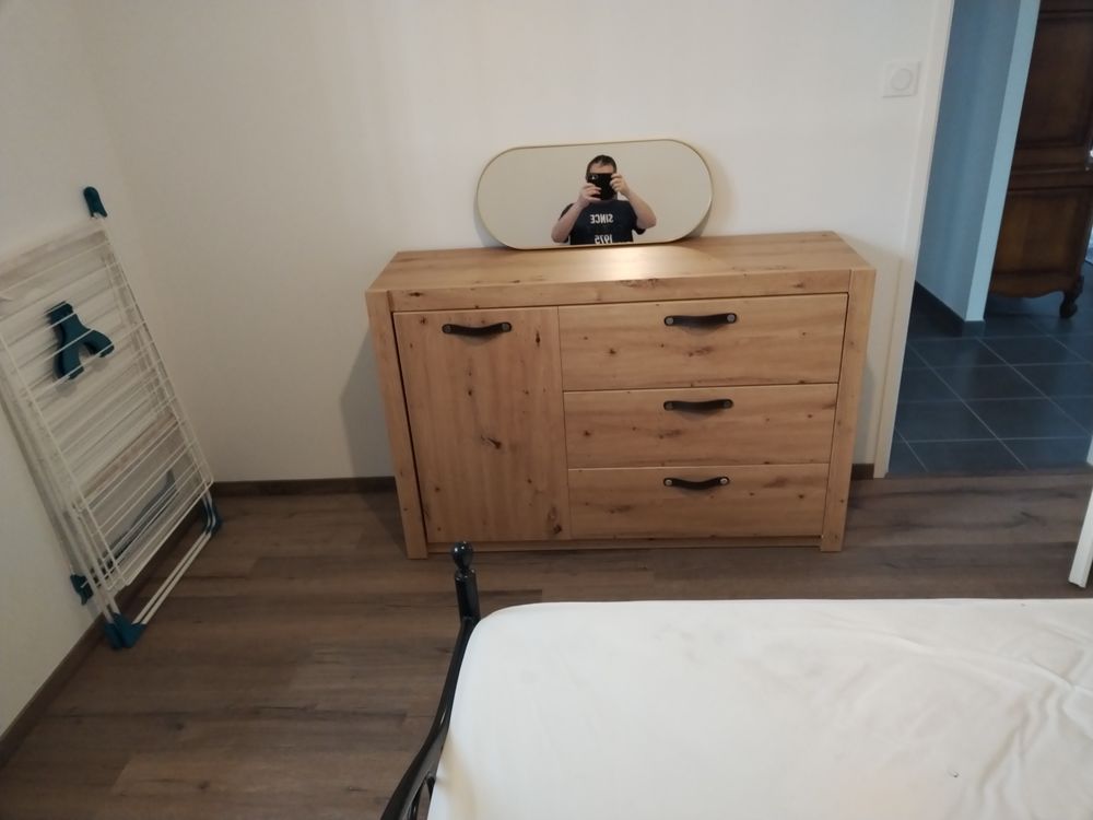 chambre meublée dans maison neuve.