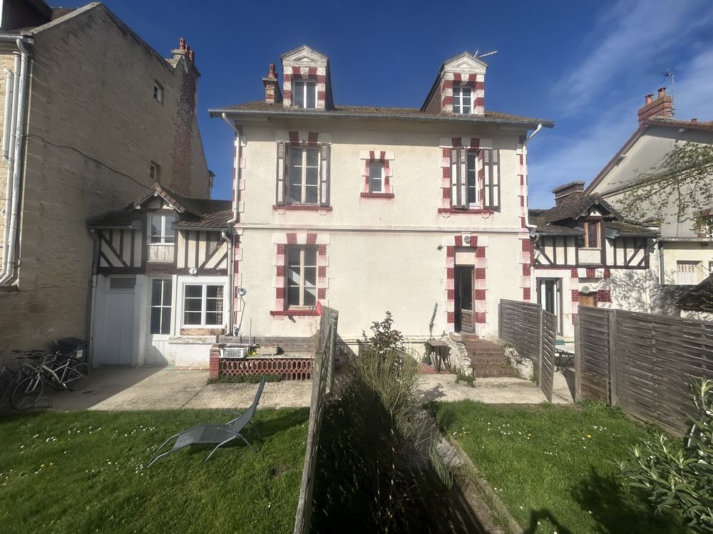 Maison à cinq minutes à pied de la mer à Ouistreham